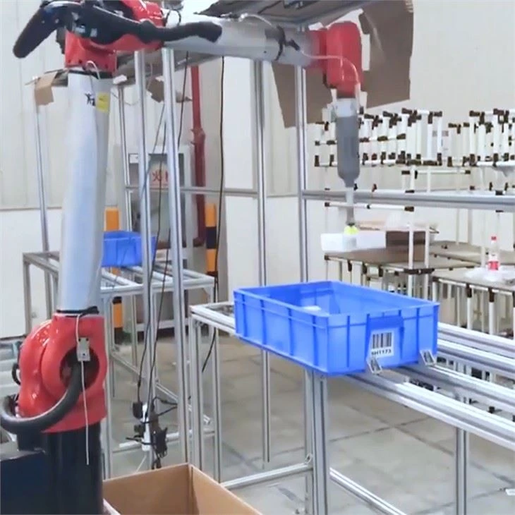 articulated robot in picking